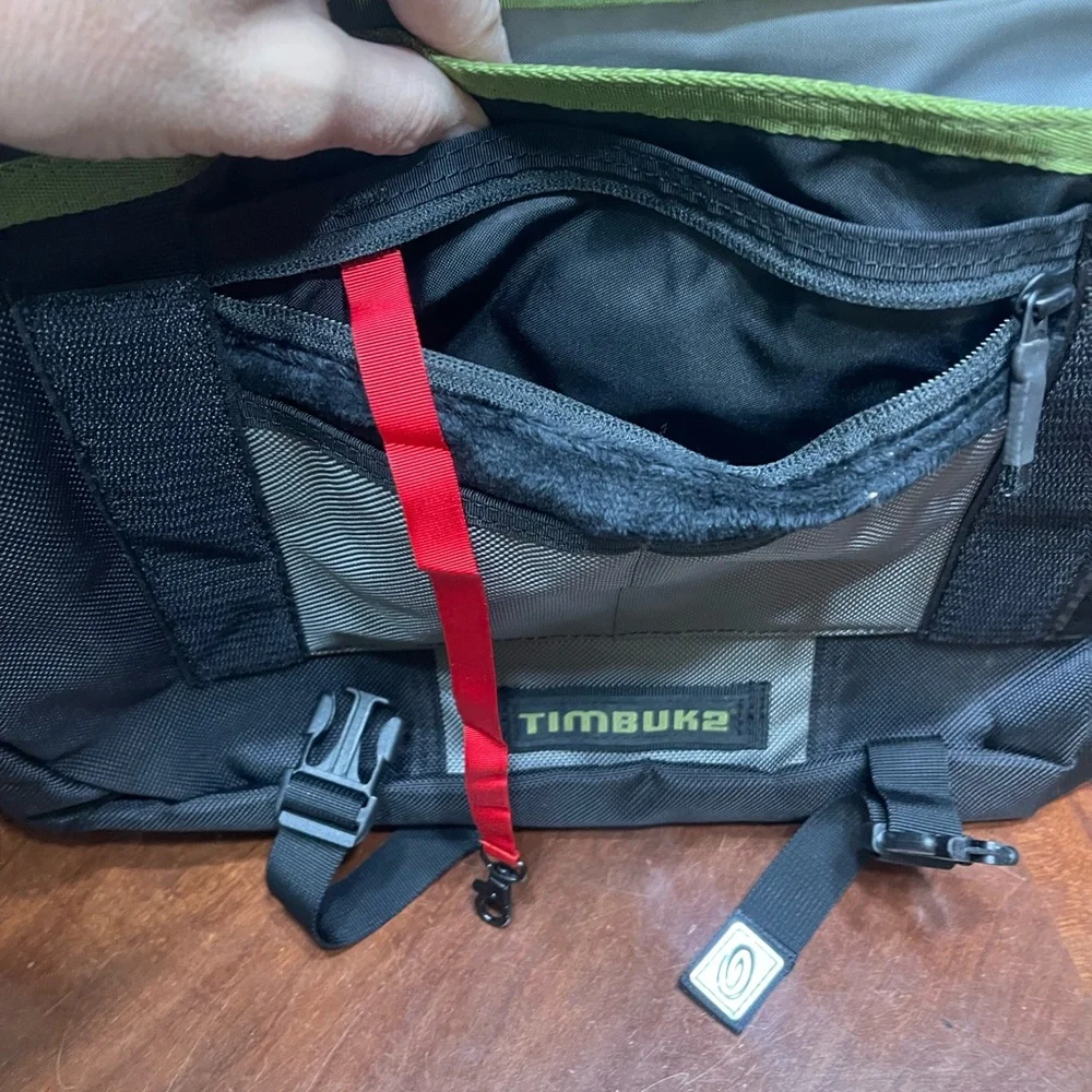 Timbuk2 Classic Messenger Bag NWT ** read**